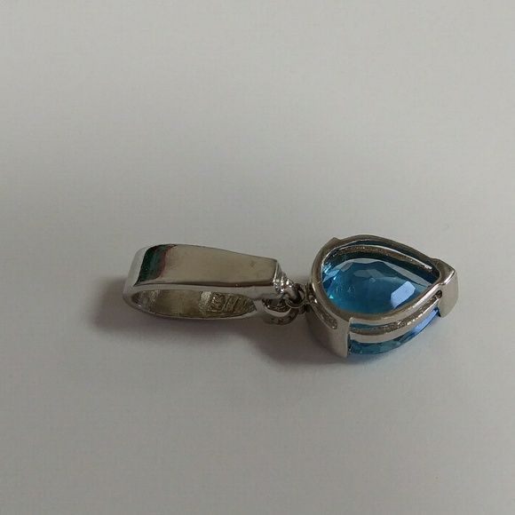 ✨ Blue Topaz Pendant - Picture 5 of 6